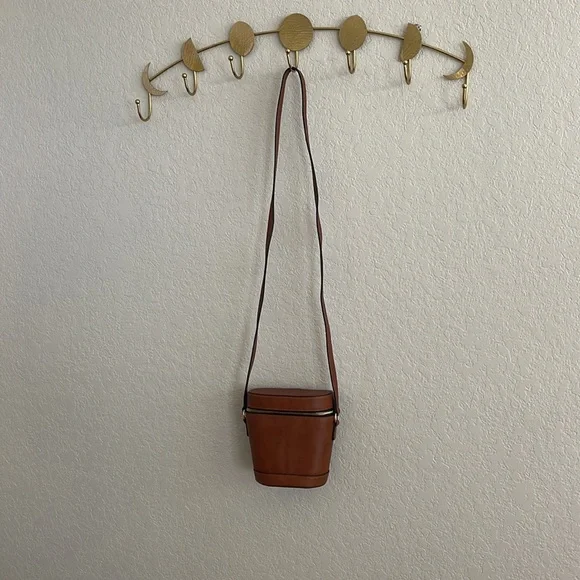 EXPRESS Bucket Purse - Picture 2 of 9